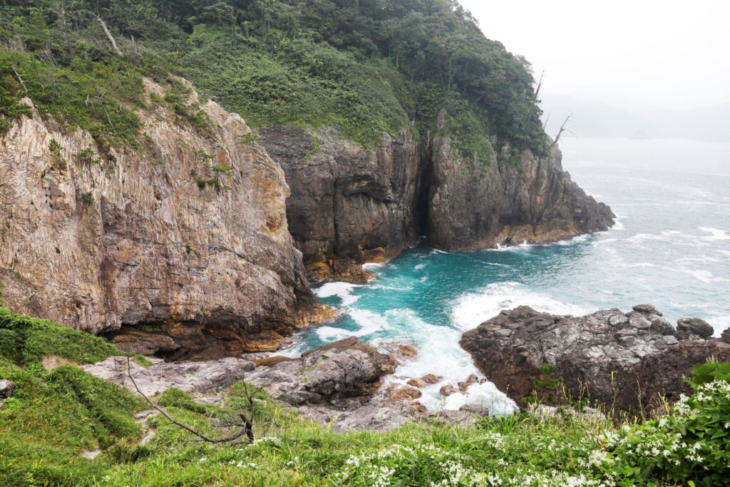 コース17：太古の火山と荒波の芸術を堪能しよう