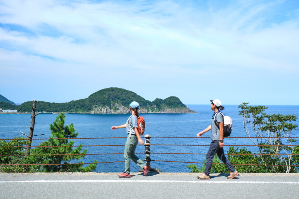 コース20:海底火山活動でできたグリーンタフのある小さな漁村を歩く