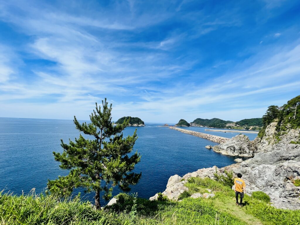 コース17:太古の火山と荒波の芸術を堪能しよう